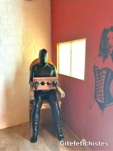  Au donjon en tenue Zentai (5).jpg