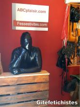  Au bar donjon en tenue Zentai (7).jpg thumbnail