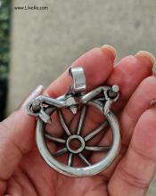  metal_cage_with_spikes_20240720_171456.jpg thumbnail