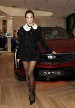  bailee_madison-01-black_sheer_pantyhose_high_heels_mini_dress.jpg