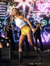  rita_ora-07_black_shiny_pantyhose_mini_shorts.jpg thumbnail