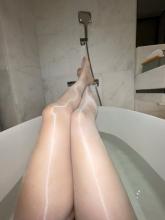  shiny-pantyhose-210-bathing.jpg