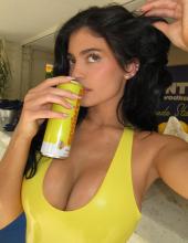 kylie_jenner-03-latex.jpg